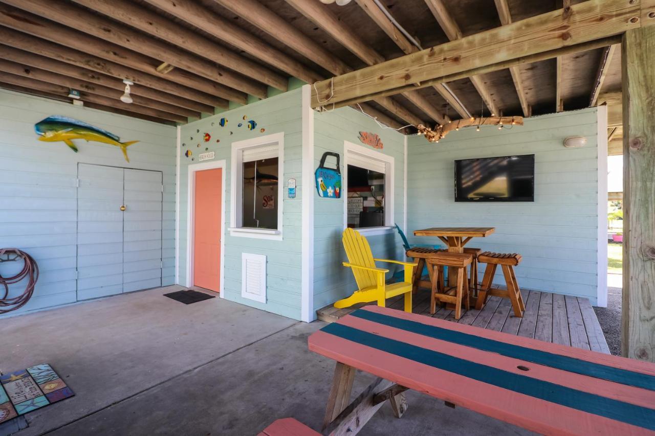 One-Of-A-Kind Beach Home With Lounge Bar Game Room Γκάλβεστον Εξωτερικό φωτογραφία